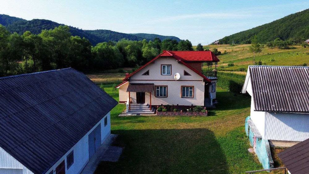 Продається будинок з ділянкою і меблями