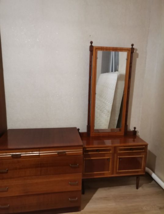 Шкаф, комод, дзеркало, тумбочка