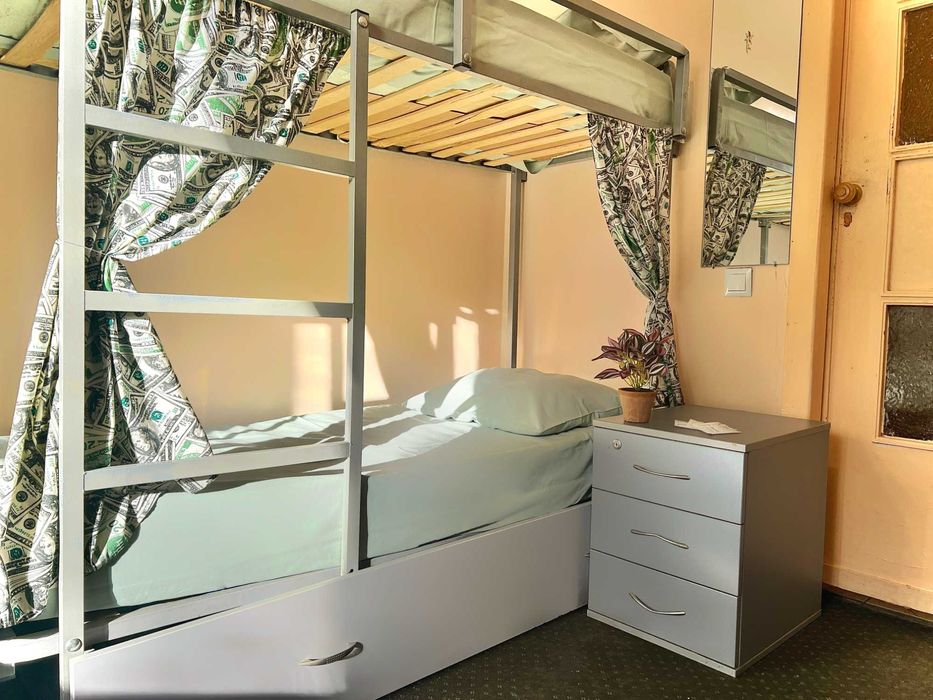 Хостел Печерська! Легко дістатись без ліфта! Теплота та  світло!