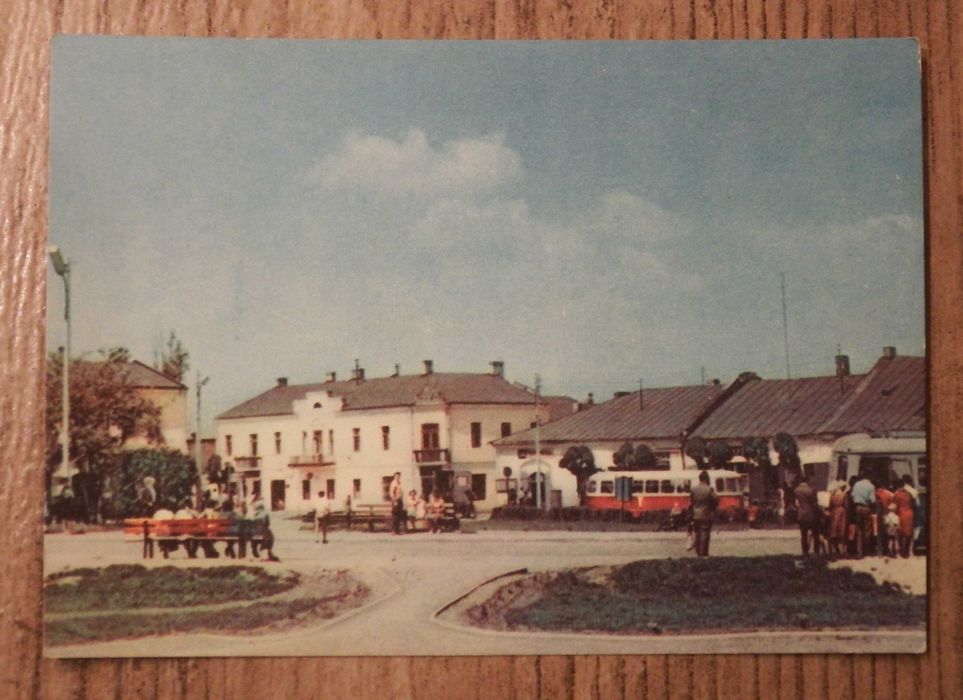 Jędrzejów, Fragment rynku - pocztówka barwna z roku 1964, bez obiegu