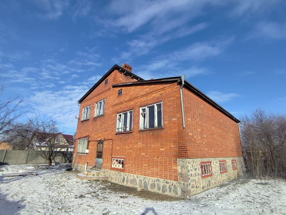 Продам Дім  місто. Білики  Полтавська обл.з гаражем під СТО.