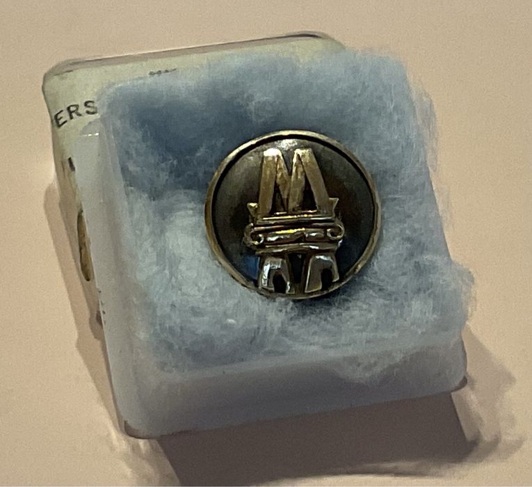 Raro e antigo Pin do Monumental XX aniversário