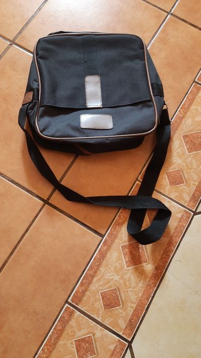 Sprzedam małe walizki i torby za komplet 50 zl