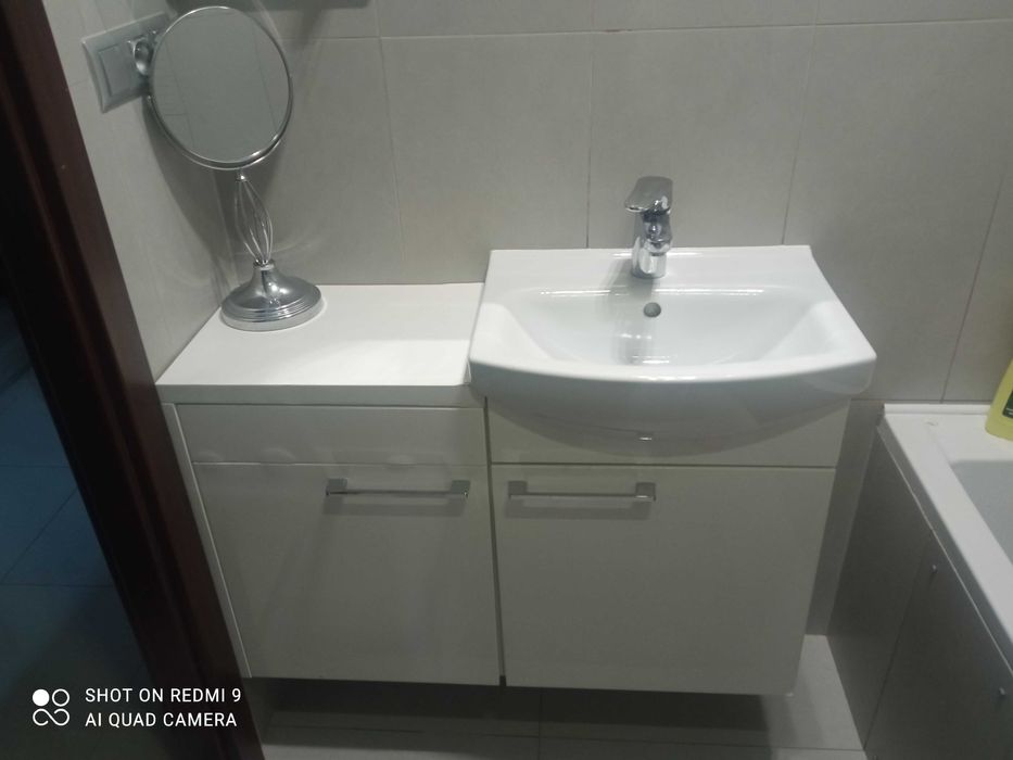 Umywalka łazienkowa + bateria+ ewentualnie meble łazienkowe