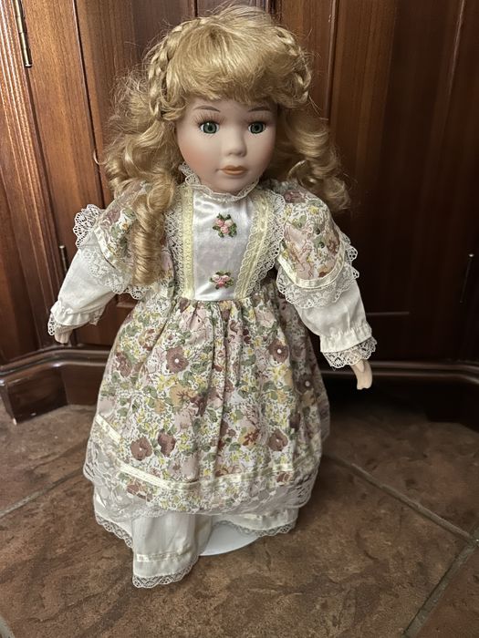 Boneca de porcelana