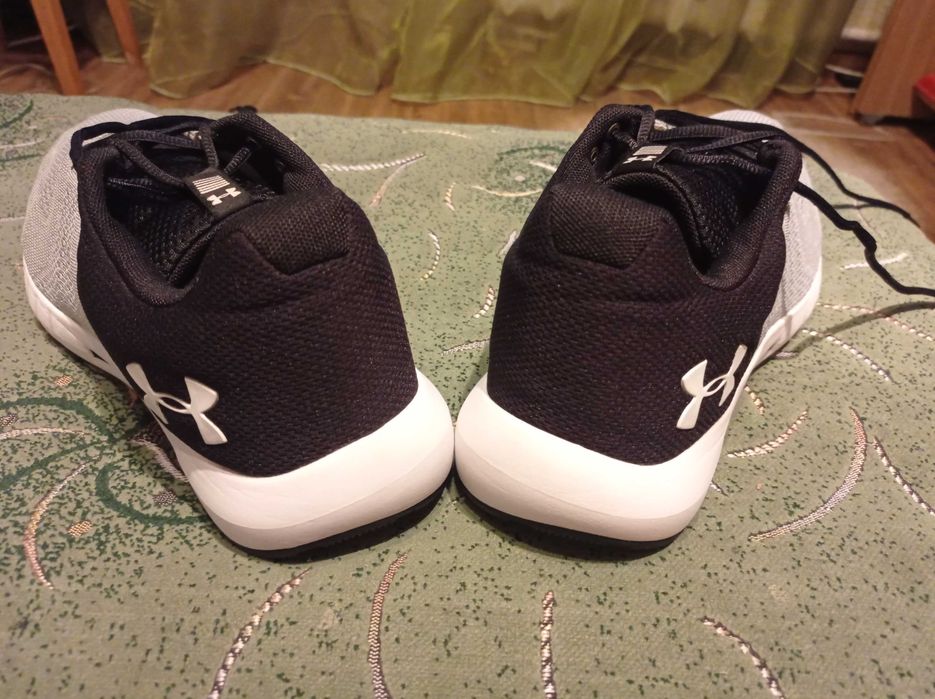 Кроссовки Under Armour( оригинал) фирменные размер-46 стелька-30см