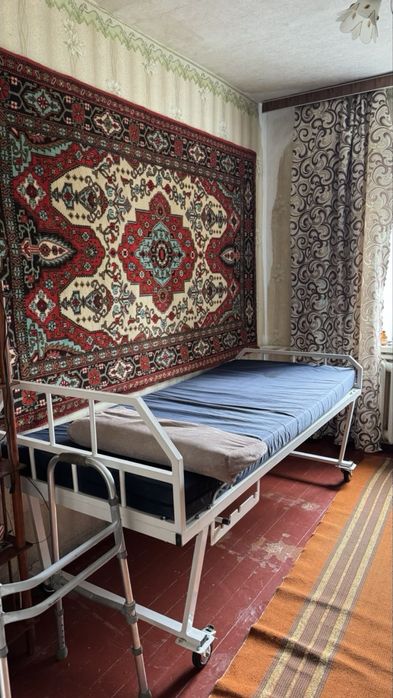 Медичне ліжко і матрац