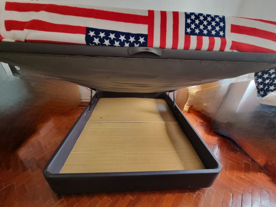 Cama de Casal com Arrumação/Sommier