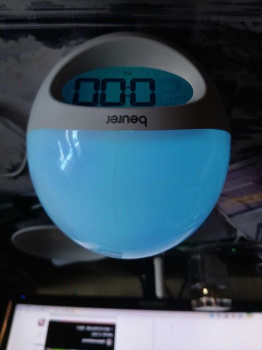 годинник . будильник . радіо . світильник .