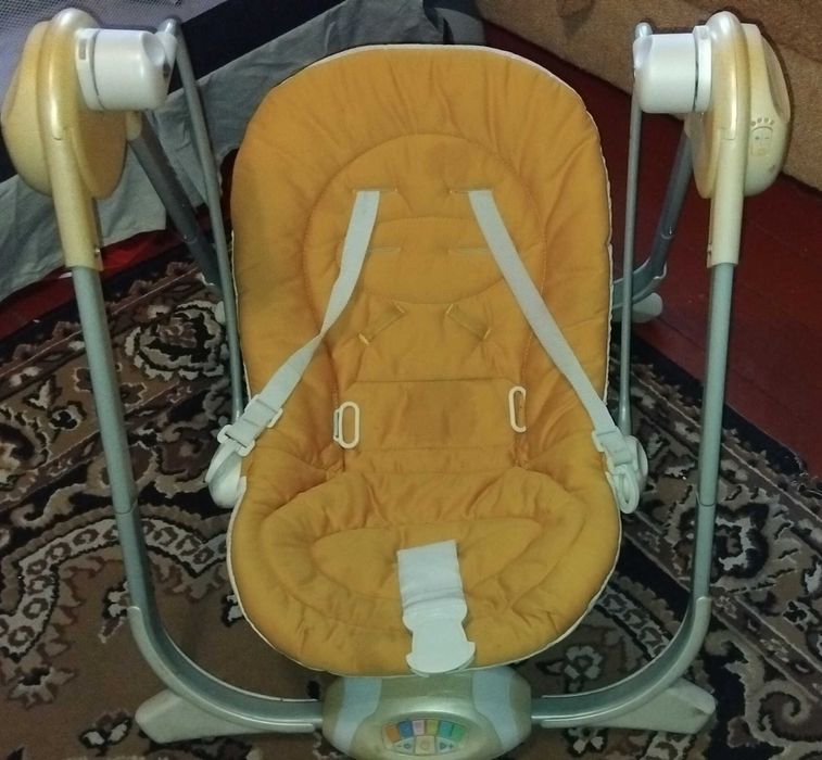 Дитяча гойдалка заколисувач