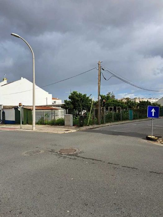 Lote de terreno 202,40 m2 em zona de moradias