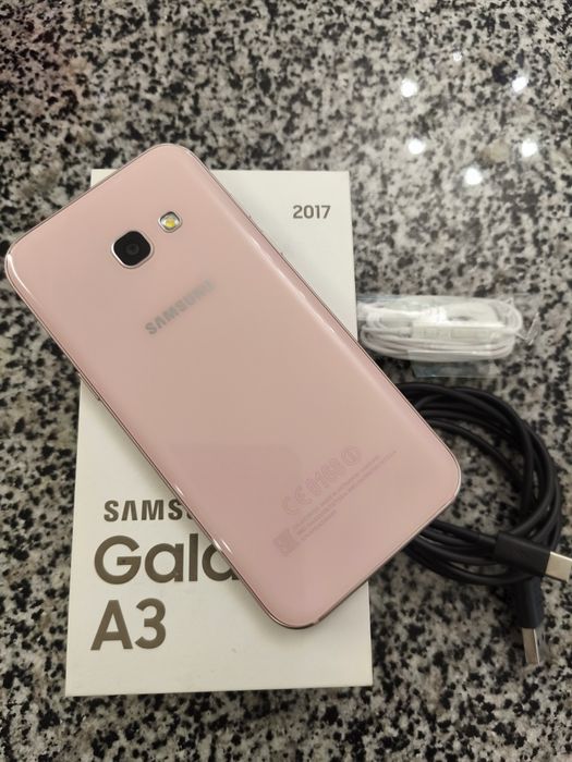 Смартфон Samsung galaxy A3 (2017)