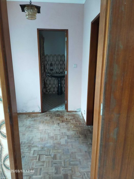 moradia T2 com garagem e anexo
