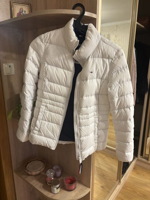 Демісезонна куртка фірми Tommy Hilfeger