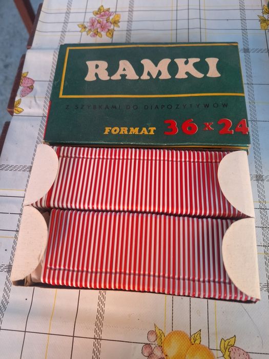 Ramki do  slajdów 100 szt.