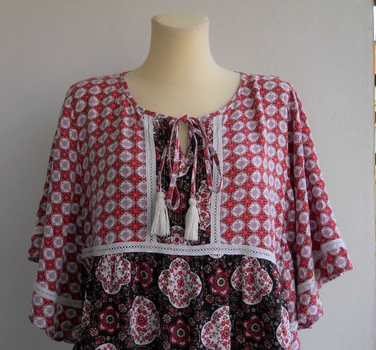 TU Kwiecista Bluzeczka koronka Frędzelki Nietoperz Duża r.50