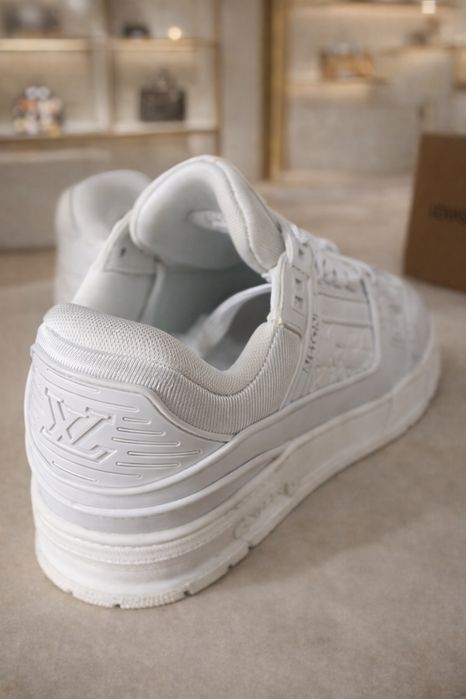 Louis Vuitton sneakersy z białej skóry z monogramem LV | Rozmiar 44