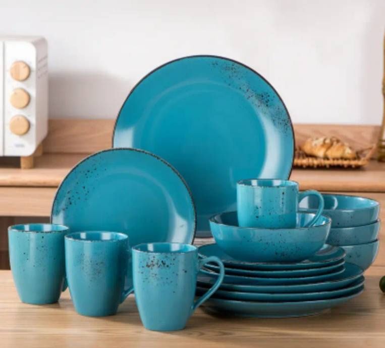 Zestaw naczyń stołowych