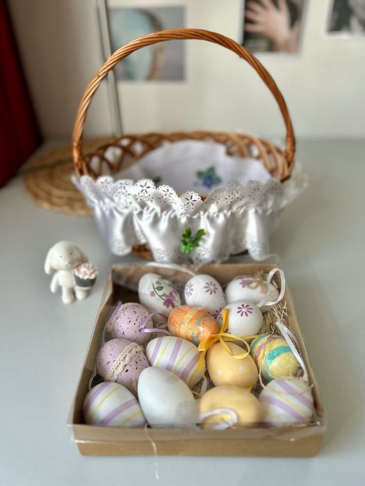 Koszyk wielkanocny (jajka i zajączek)