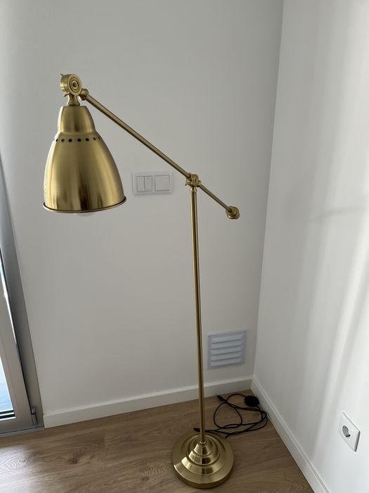 Cadeeiro de pé dourado