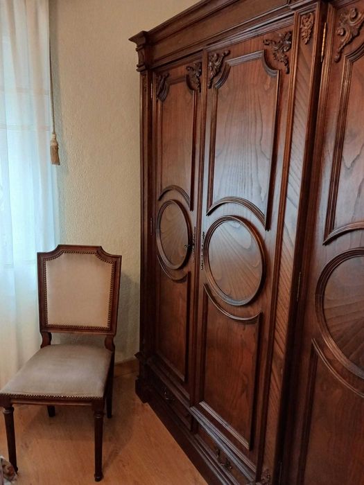 Mobilia de quarto em madeira mogno