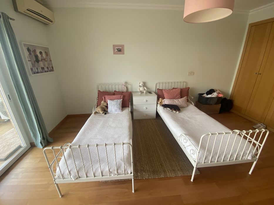 Cama ikea extensivel ferro branca