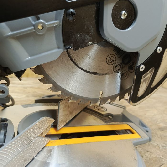 Piła ukosnica  titan 210 mm ttb795 msw