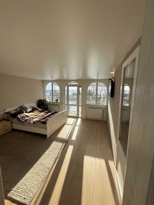 Затишний будинок за містом, чекає на ВАС!