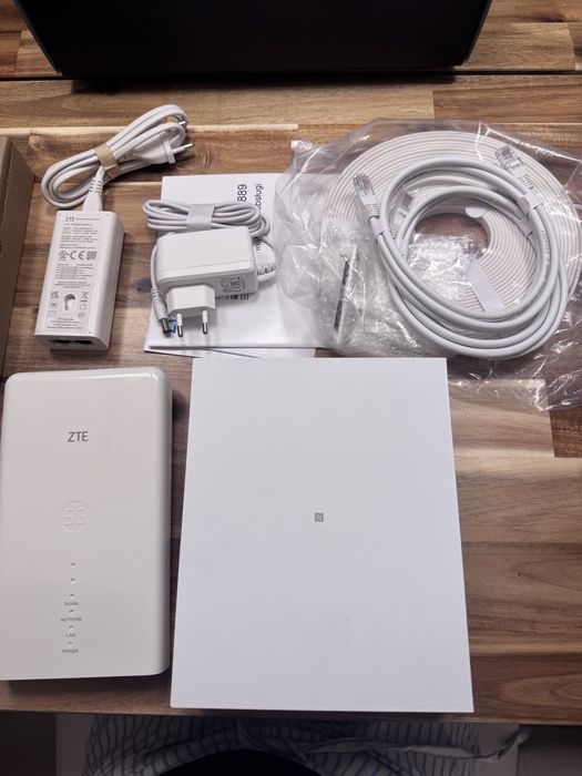 ZTE modem 5G ODU MC889 + Router WiFi 6 T5400