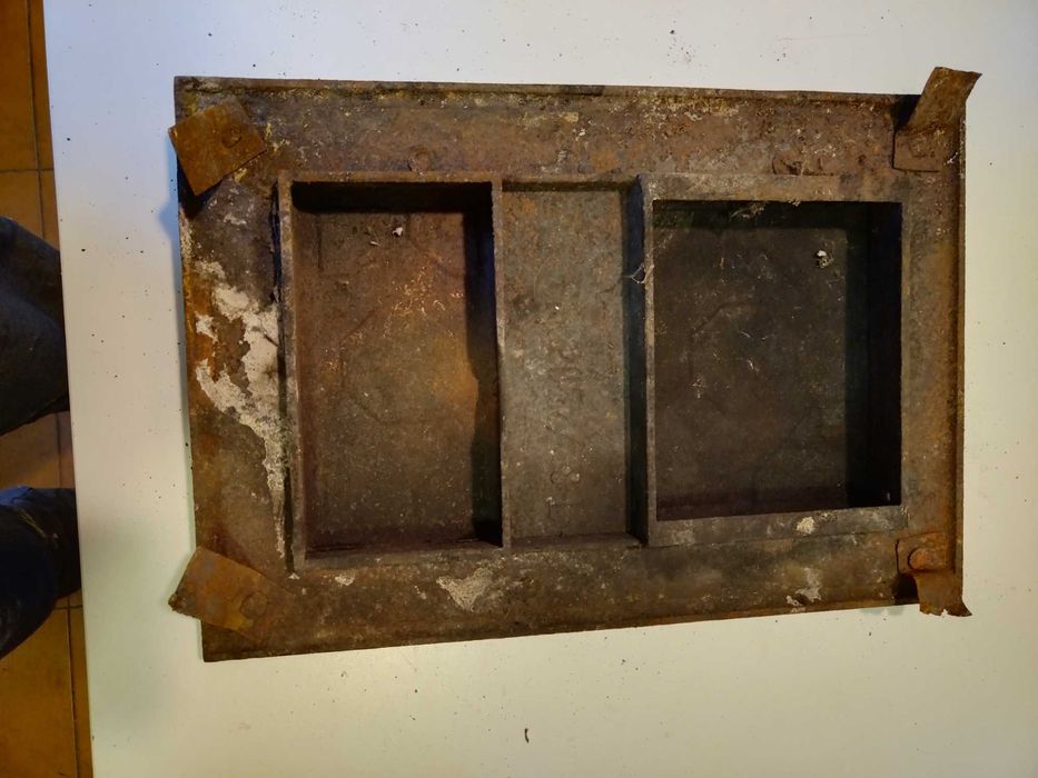 Stare dzwiczki z pieca kaflowego