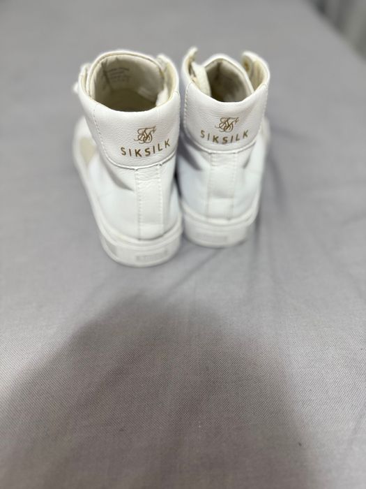 Botas siksilk brancas