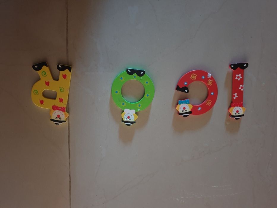 Letras para nome de criança para colar em porta de quarto
