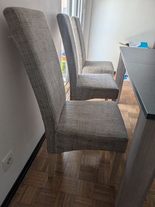 Cadeira estofadas em bege - conforama