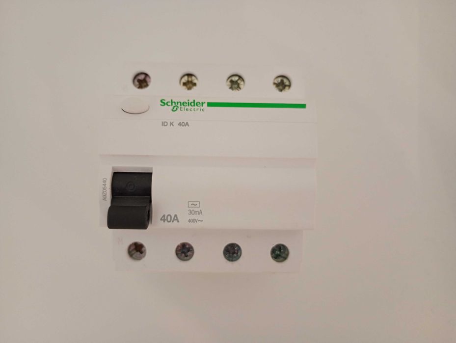 Schneider - wyłącznik różnicowoprądowy 4P 40A 30mA, typ AC