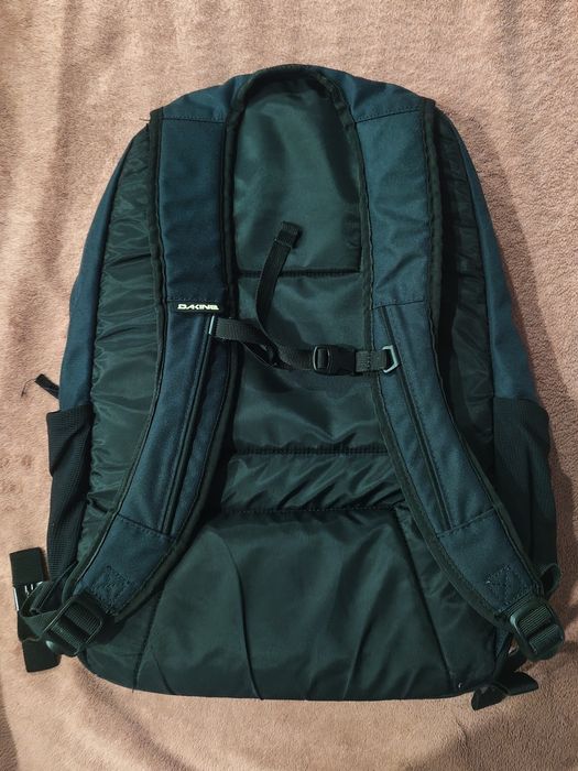 Продам б/в чоловічий темно-синій рюкзак Dakine