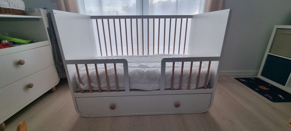 Berço e Muda-Fraldas IKEA MYLLRA