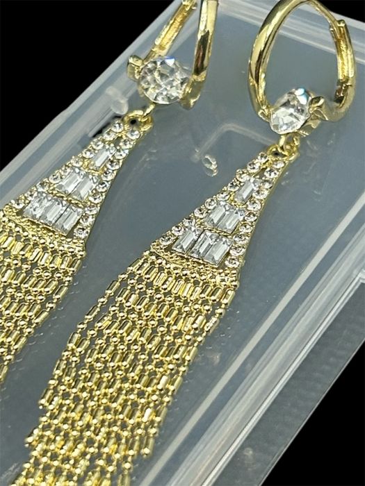 Par de brincos dourados