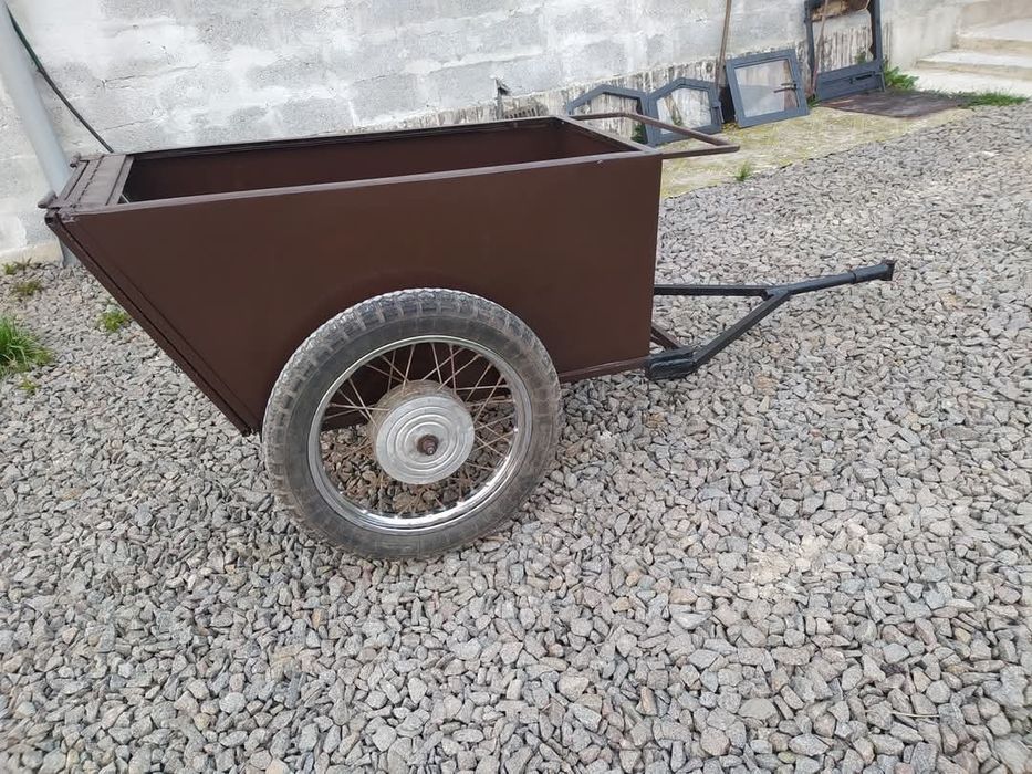 Тачка-причіп для мотоцикла.