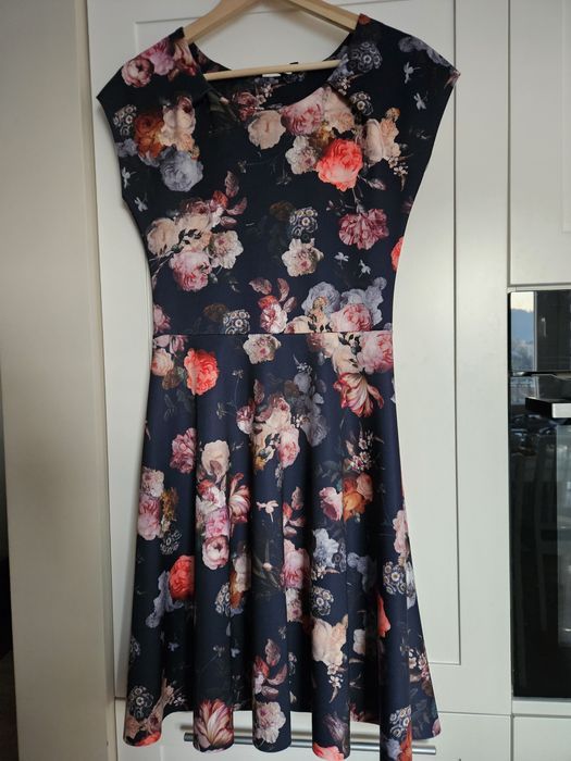 Sukienka w kwiaty Lindex rozmiar S