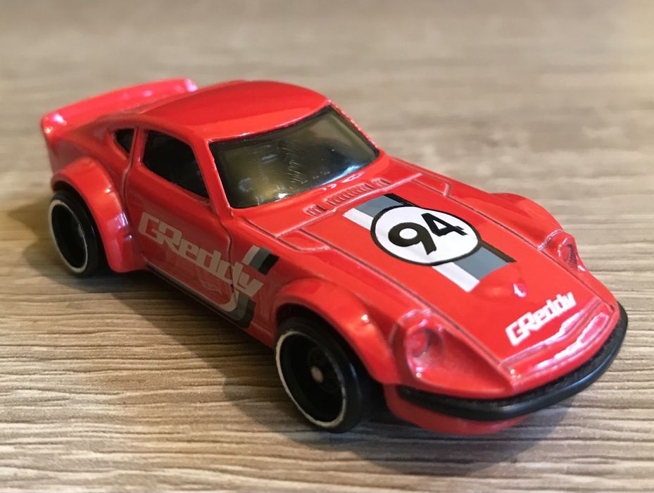 Hot Wheels Fairlady Z czerwony