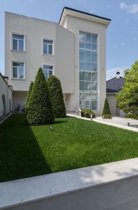 Продаж  будинку, пгт. Гостомель, на ділянці зариблені озера