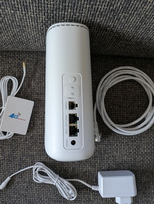 Router ZTE modem LTE 4G+ jak nowy z anteną dodatkową na kartę SIM
