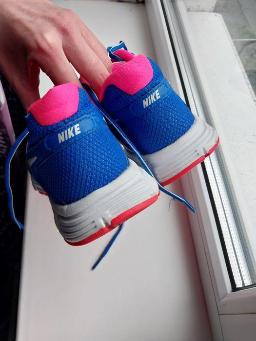 Кроссовки Nike женские