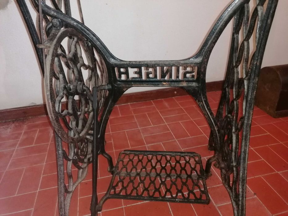 Máquina de Costura Antiga da marca Singer