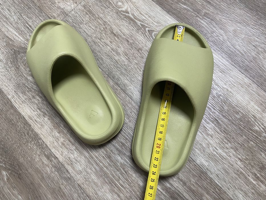 Adidas Yeezy Slide Glow Green Size 6US / EU 36-37 / 23.5 cm