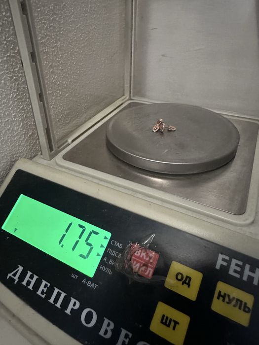 Серьги золотые 585, вес 1,75 грамм сережки гвоздики пусеты