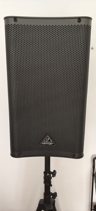 Coluna Ativa Behringer DR112DSP 1200W com Tripé - Tudo NOVO