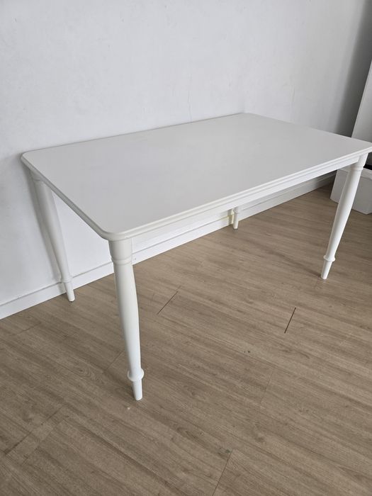 Mesa ikea em bom estado