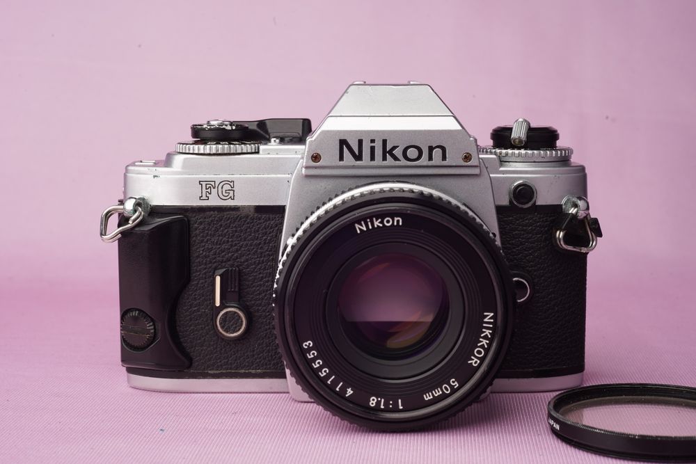 Nikon FG z obiektywem 50mm f/1,8 - analogowa lustrzanka z trzema trybami pracy || Darmowa dostawa