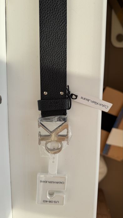 Ремінь новий Calvin Klein Reversible Hammered Plaque Belt
